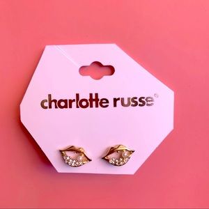 Charlotte Russe Stud earrings 💋